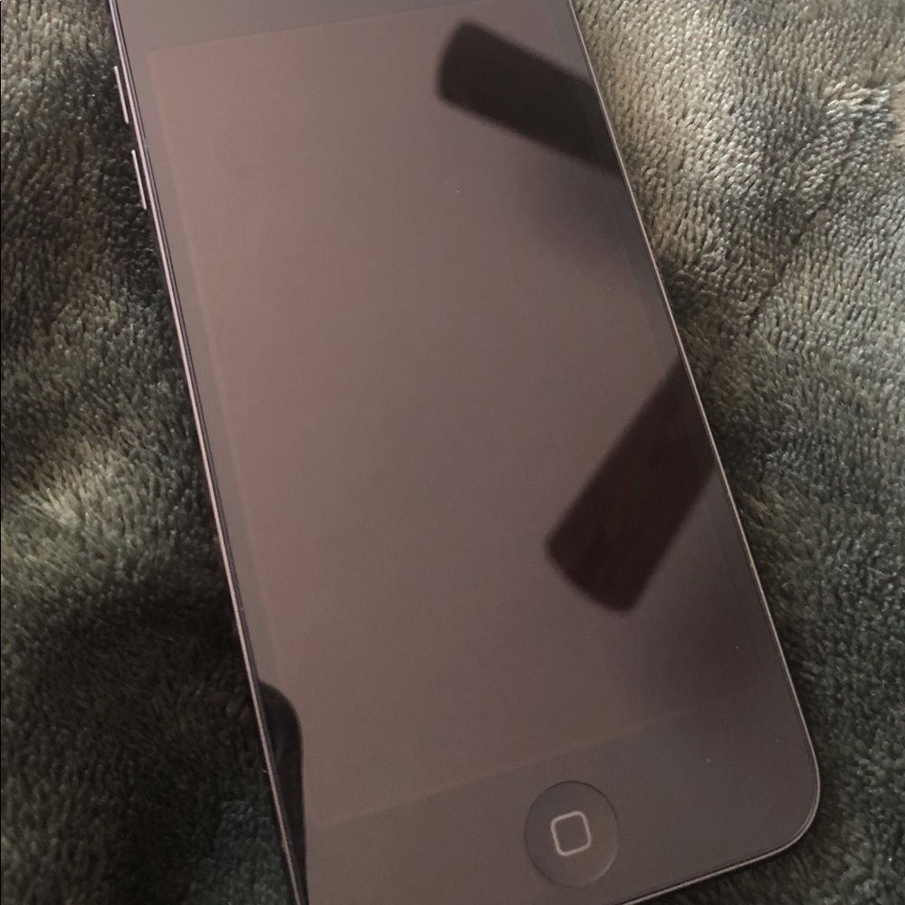 7th Generation 16GB IPOD Touch Apple